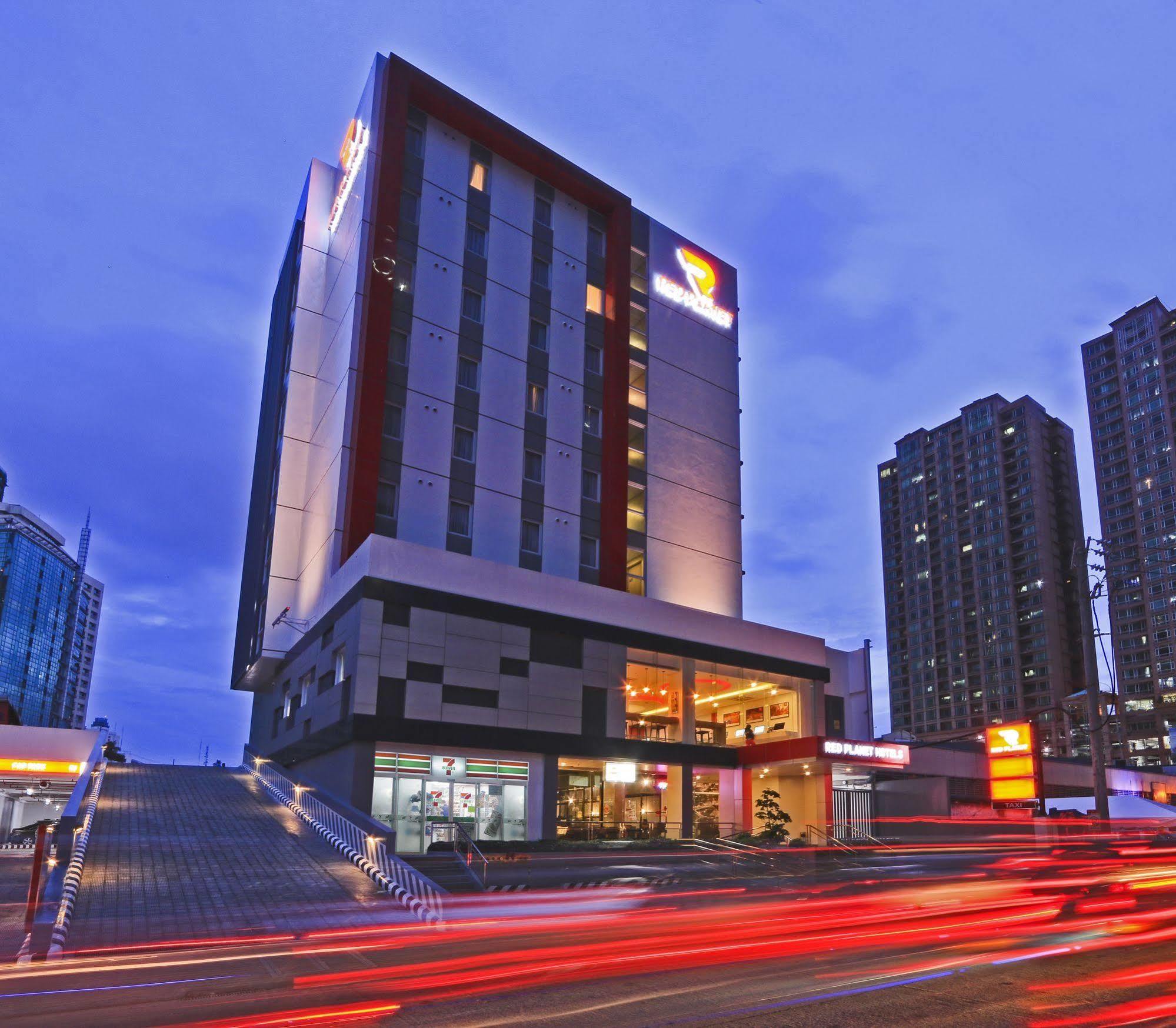 Red Planet Makati Amorsolo Makati City Esterno foto